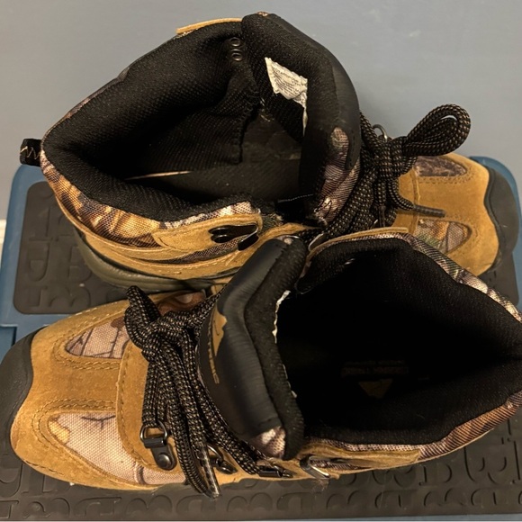 Ozark Trail YTH Kids' Tan and Black Outdoor Boots. - Picture 4 of 5